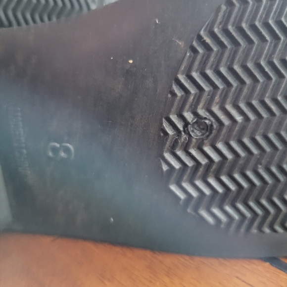 Bootsi Tootsi tall rain boots,  black with a quilted look at the top. Size 8, - Picture 4 of 7